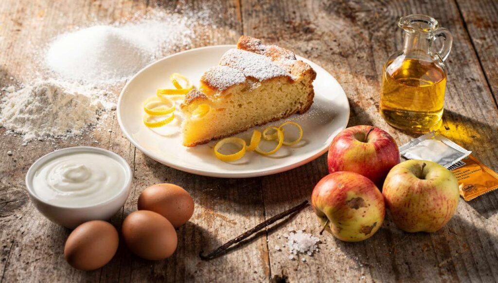 Torta di mele con yogurt e limone: soffice, facile e pronta in quaranta minuti
